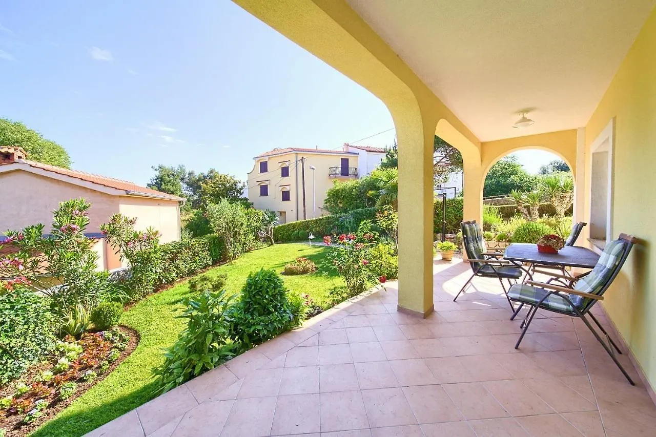 Apartments Mira Porat  Guest house Porat (Krk)