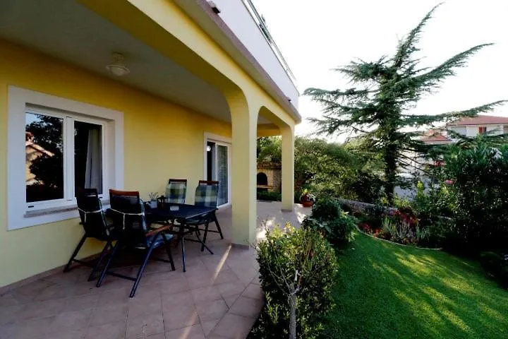 Apartments Mira Porat  Guest house Porat (Krk)